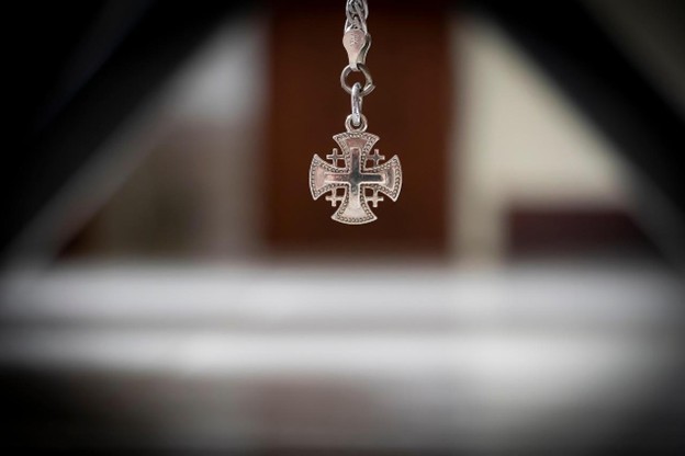 Tips for Styling Chains of Different Sizes